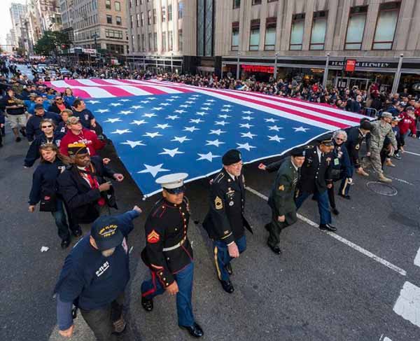 Парад в День ветеранов США