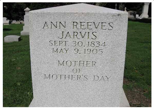 День матери в США.На памятнике Энн написано, что это она прародительница Дня матери