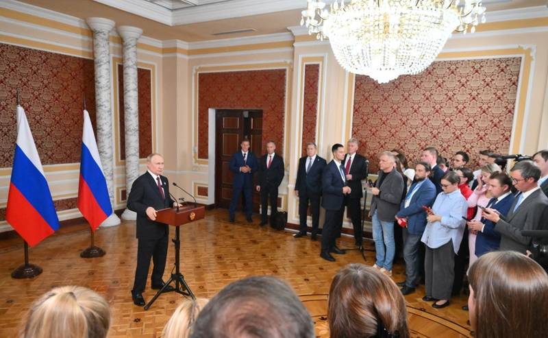 Владимир Путин ответил на актуальные вопросы журналистов в Душанбе. 10.10.2025.
