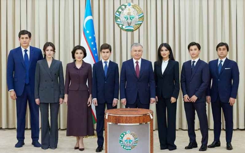 Шавкат Мирзияев и его семья в день досрочных президентских выборов.09.07.2023