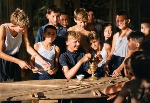 1964 год. Олег. Агалык. Авиамодельный кружок. Цветное фото. Chat GPT.